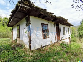 Продажба на имоти в с. Боженците, област Габрово — страница 3 - изображение 2 