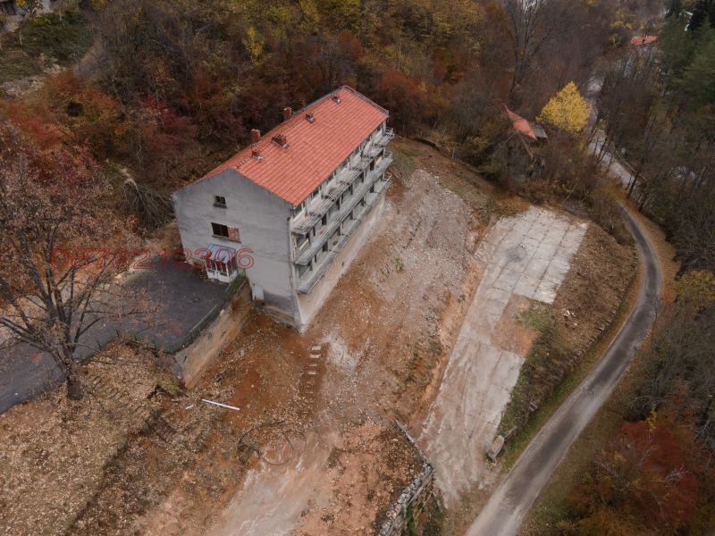 Продава ХОТЕЛ, с. Шипково, област Ловеч, снимка 2 - Хотели - 52779633