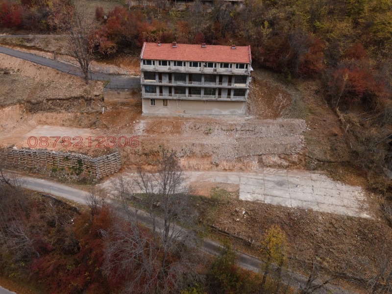 Продава ХОТЕЛ, с. Шипково, област Ловеч, снимка 4 - Хотели - 52779633