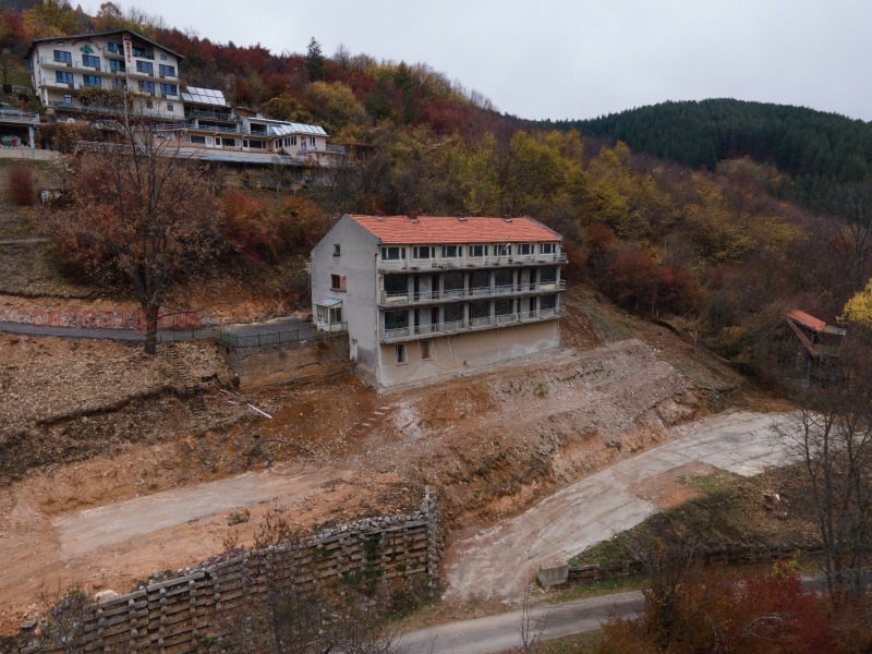 Продава ХОТЕЛ, с. Шипково, област Ловеч