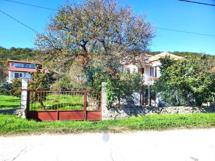 Продава КЪЩА, с. Доброглед, област Варна, снимка 2 - Къщи - 47672370