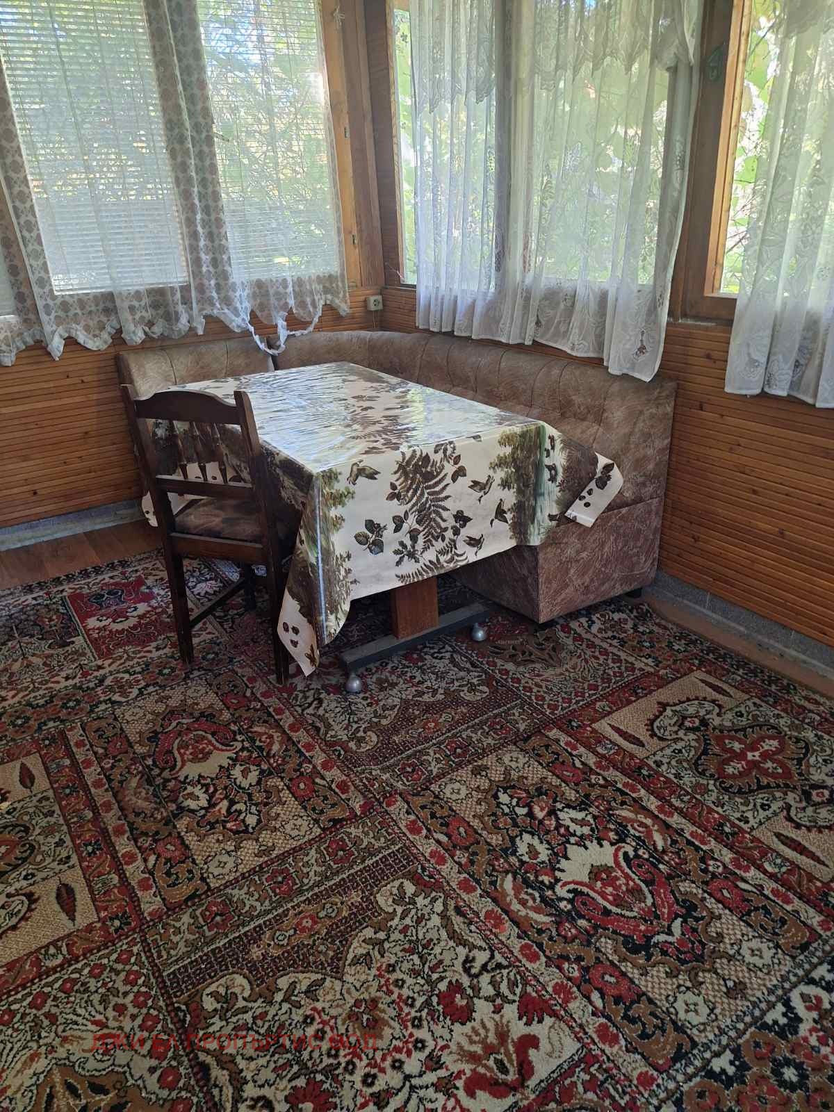 Продава КЪЩА, с. Владо Тричков, област София област