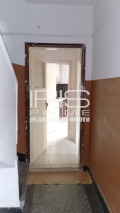 Продава КЪЩА, гр. Шумен, Център, снимка 2