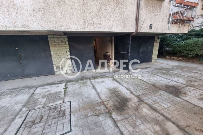 In vendita  Box auto Sofia , Bakston , 23 mq | 95135872
