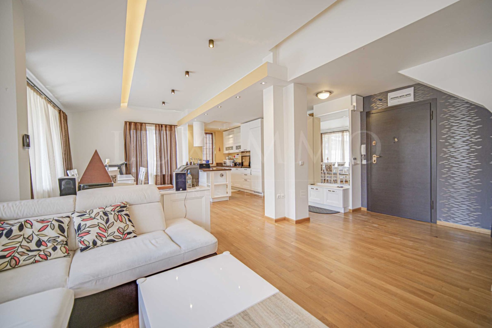 Продава 4-СТАЕН, гр. София, Кръстова вада, снимка 2 - Апартаменти - 55992170