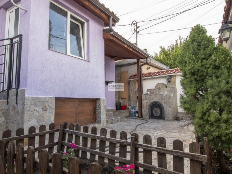 Продава КЪЩА, гр. Сливен, Клуцохор, снимка 2 - Къщи - 52493743