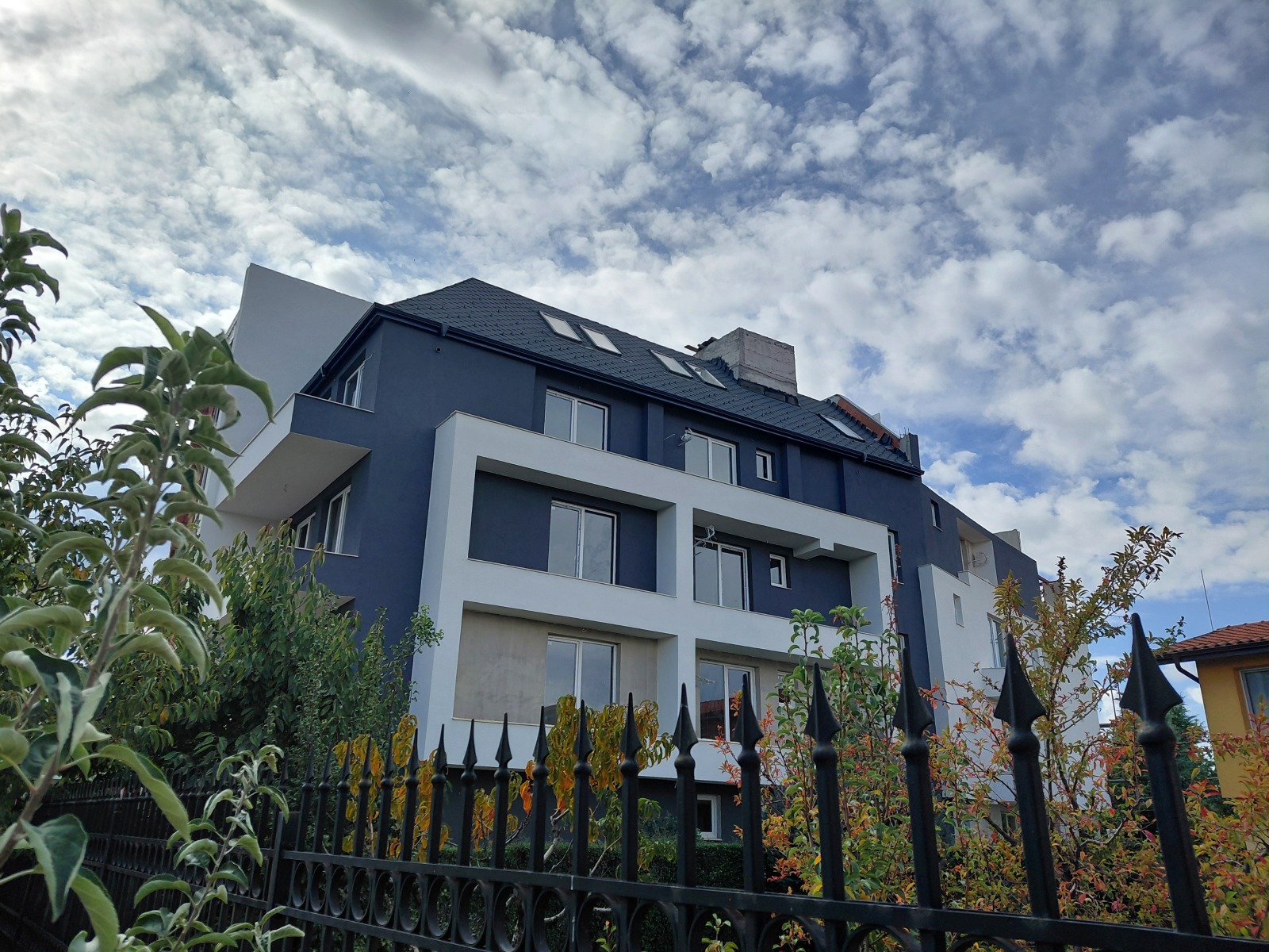 Продава  2-стаен град Пловдив , Коматево , 77 кв.м | 10866199