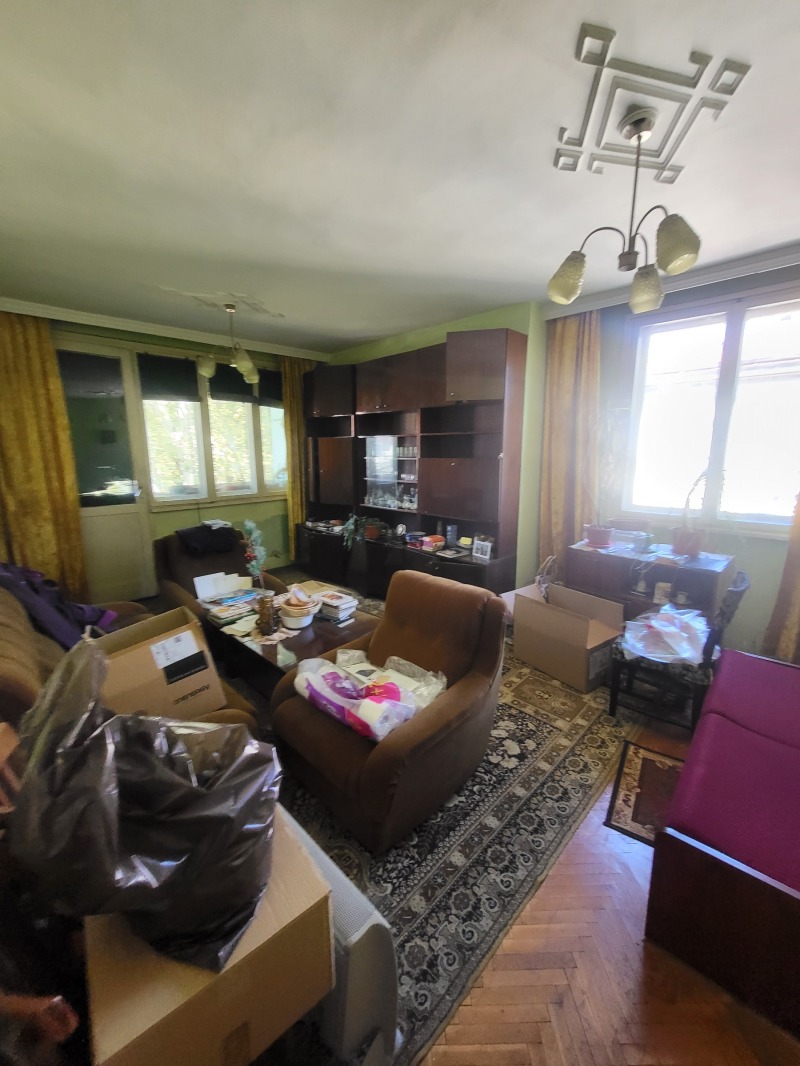 Продава  2-стаен град Плевен , Широк център , 67 кв.м | 93145670 - изображение [3]