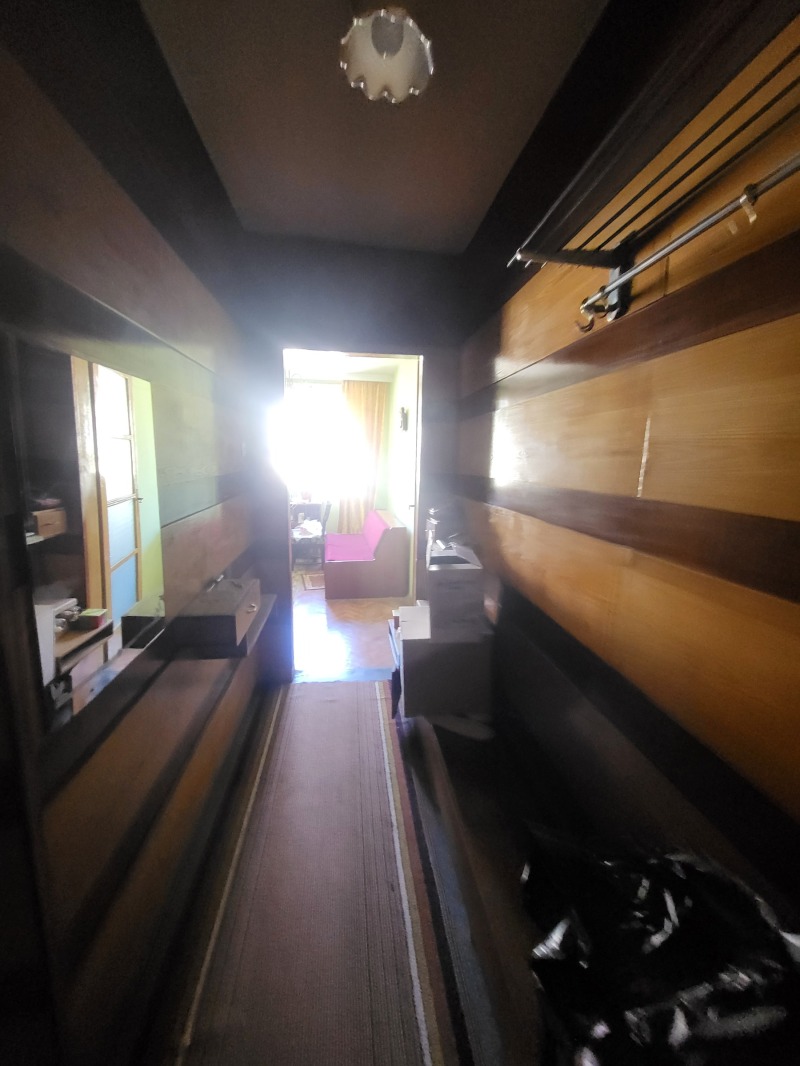 Продава  2-стаен град Плевен , Широк център , 67 кв.м | 93145670 - изображение [7]