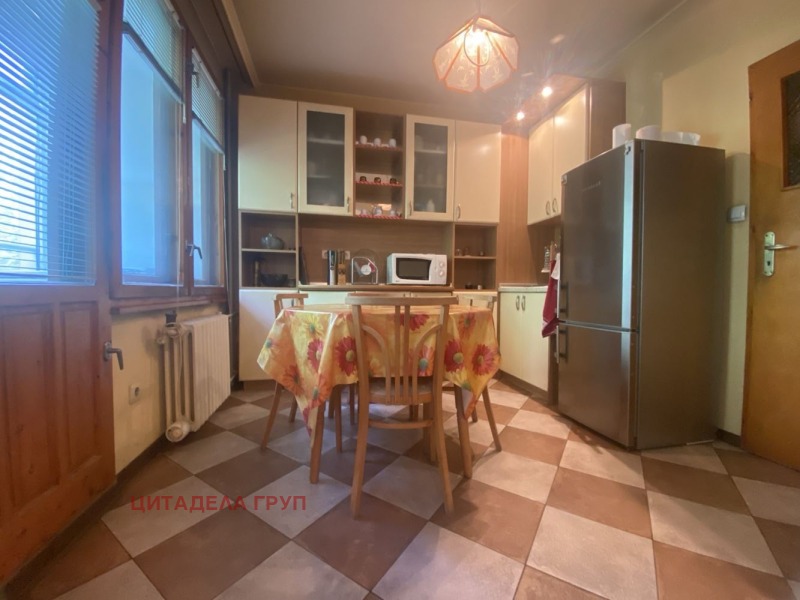 Продава 3-СТАЕН, гр. София, Хладилника