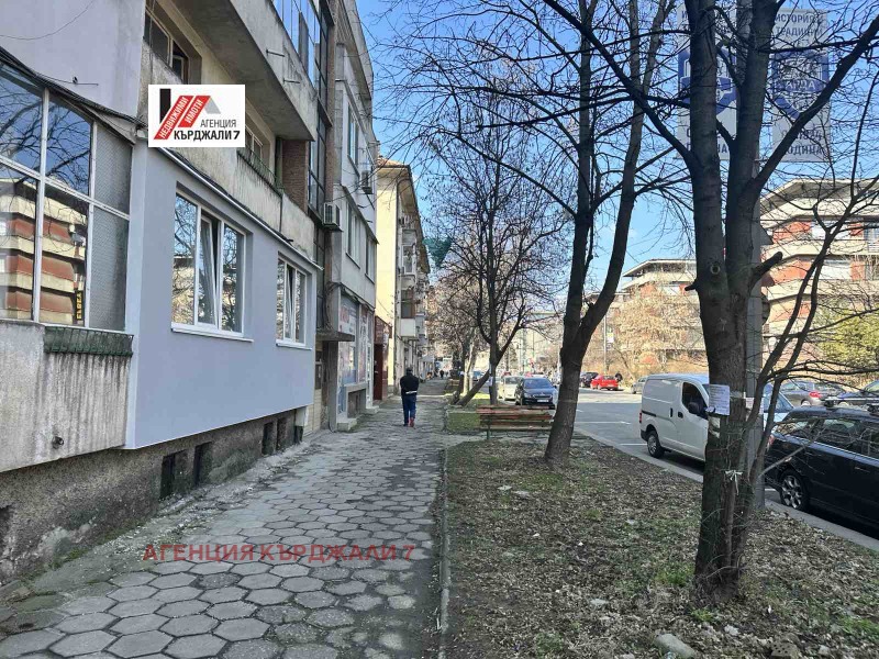 Продава 3-СТАЕН, гр. Кърджали, Център, снимка 2 - Апартаменти - 53073337