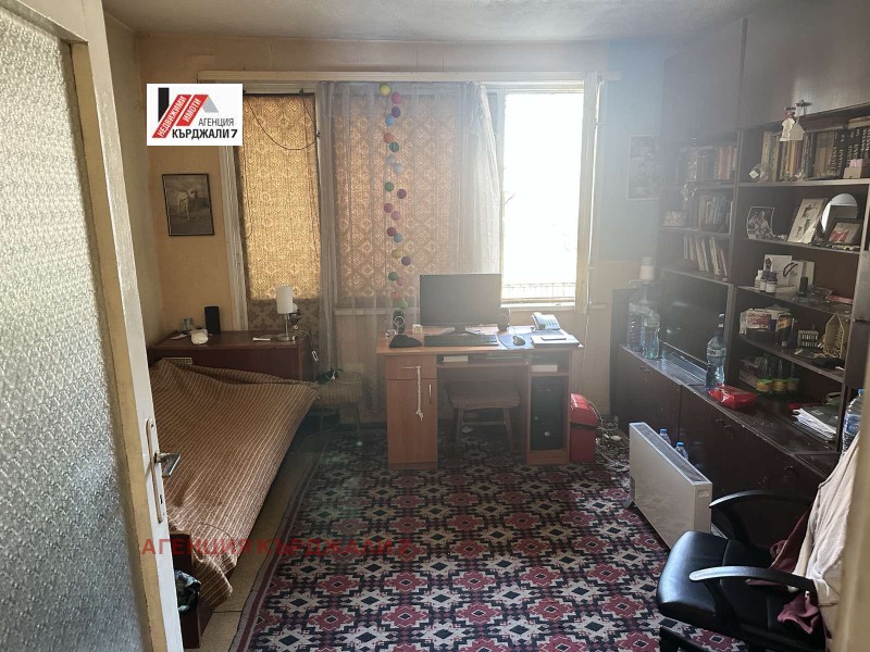 Продава 3-СТАЕН, гр. Кърджали, Център, снимка 7 - Апартаменти - 53073337