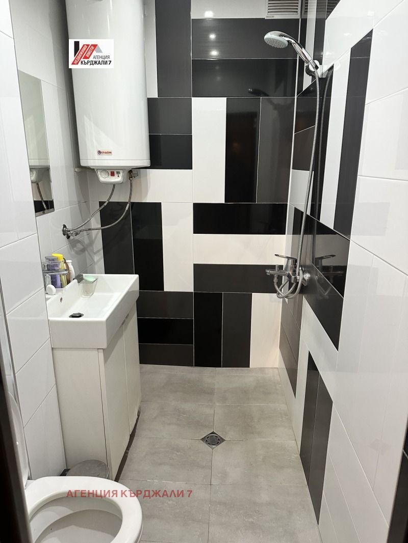 Продава 3-СТАЕН, гр. Кърджали, Център, снимка 17 - Апартаменти - 53073337