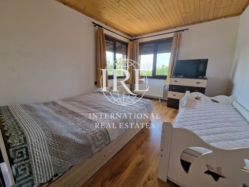 Продава КЪЩА, с. Ловчанци, област Добрич, снимка 11 - Къщи - 53187934