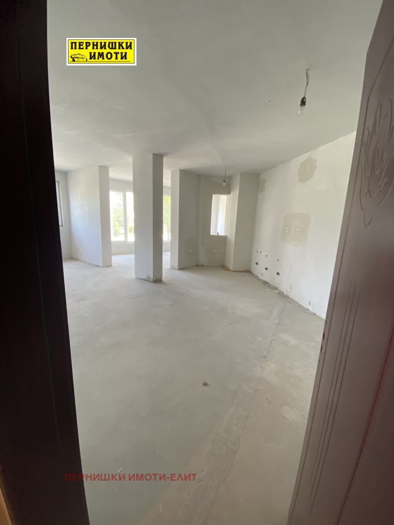Продается  1 спальня Перник , Изток , 102 кв.м | 52411493 - изображение [2]