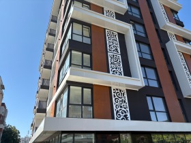 3-стаен град Шумен, Боян Българанов 1