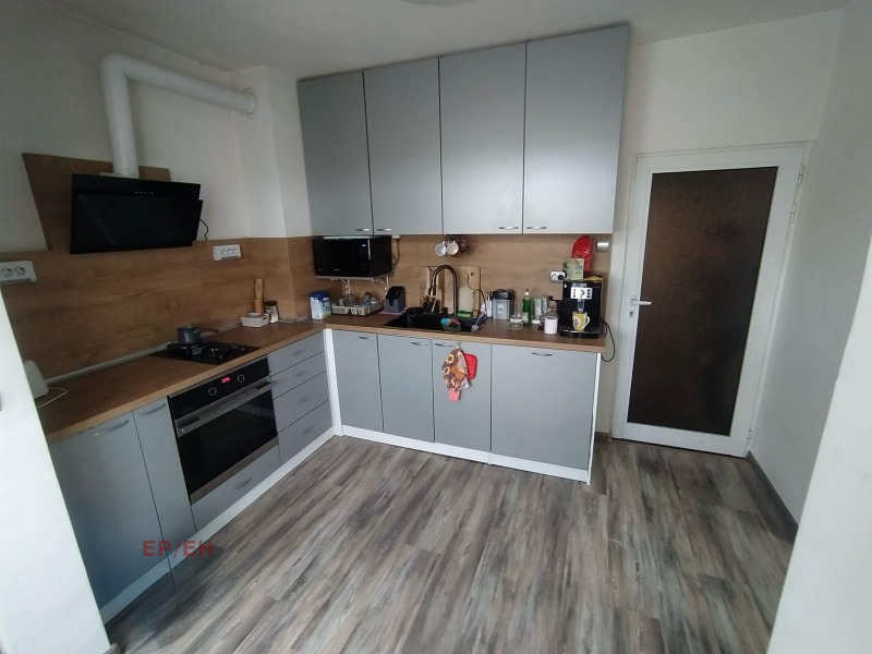 Продава МНОГОСТАЕН в град Шумен, Тракия - 110 кв.м / 148 274.65 € » 290 000 лв., ЕР/ЕН