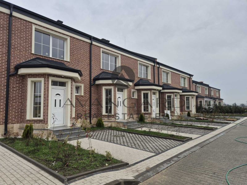 Продава  Къща, област Пловдив, с. Скутаре •  104 999 EUR • ID 71327650 — holmes.bg - [1] 