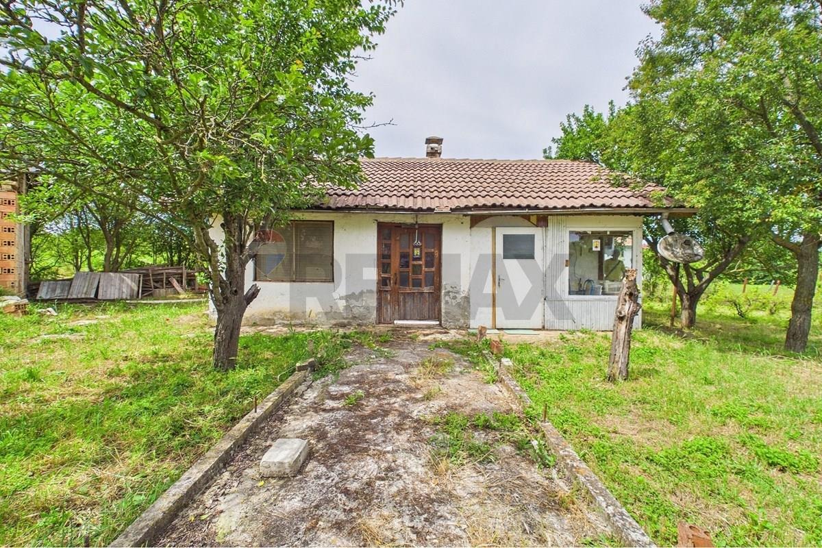 Продава КЪЩА, с. Славеево, област Добрич