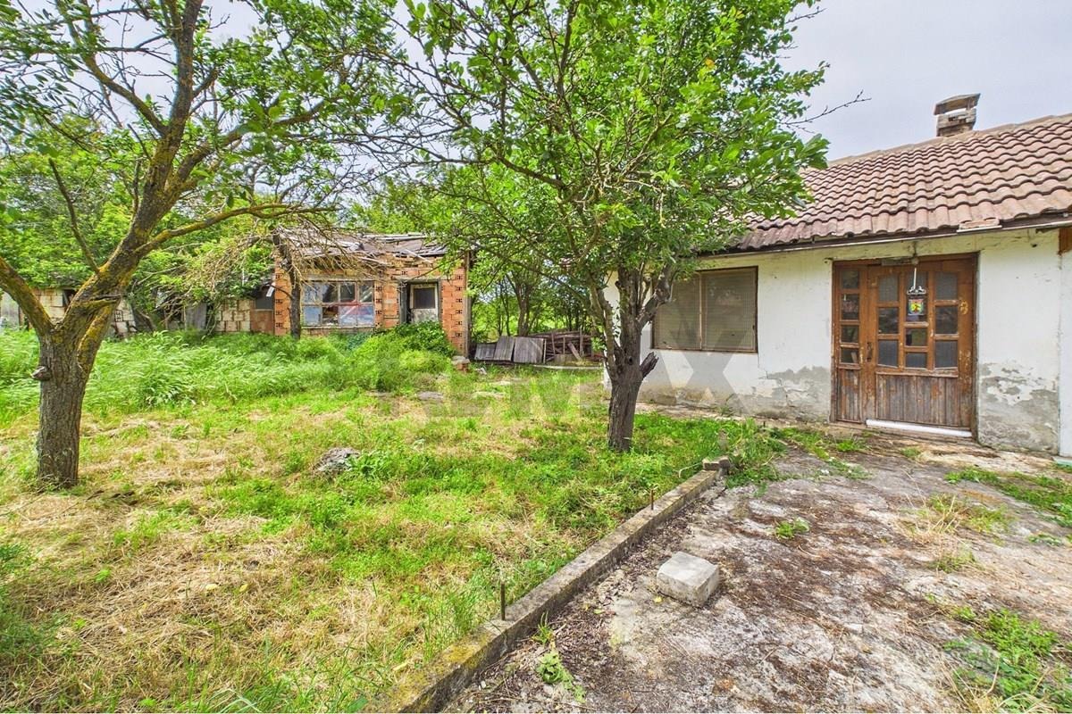 Продава КЪЩА, с. Славеево, област Добрич, снимка 3 - Къщи - 55023165