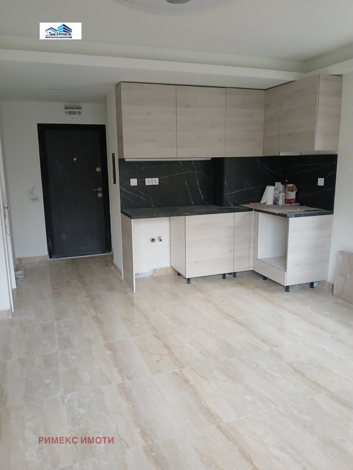 Продава МНОГОСТАЕН, гр. София, Банишора, снимка 2 - Апартаменти - 48219466