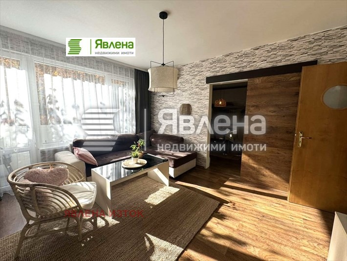 In vendita  2 camere da letto Sofia , Iztok , 85 mq | 99380002