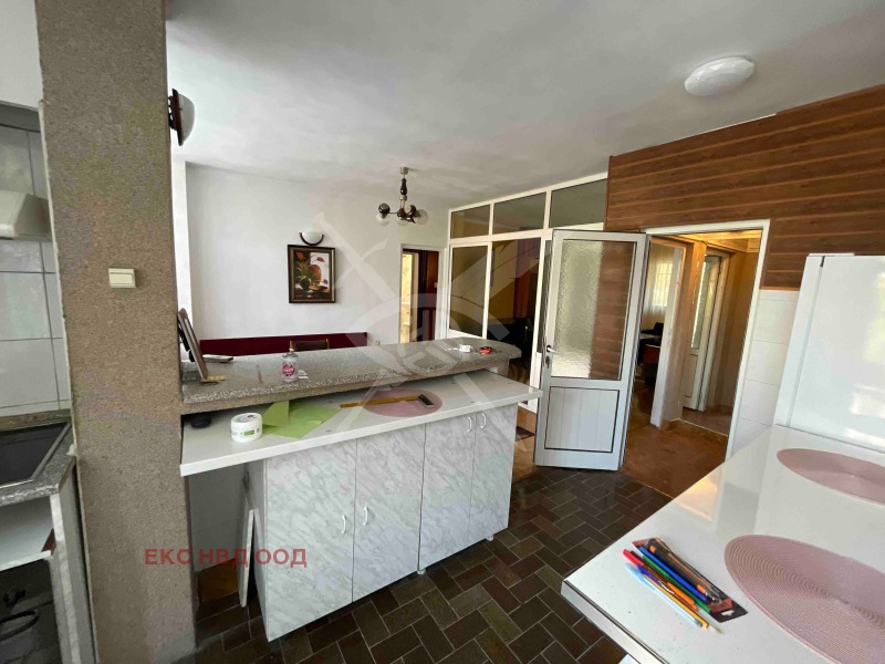 En venta  3 dormitorios Plovdiv , Kyuchuk Parizh , 93 metros cuadrados | 21840506