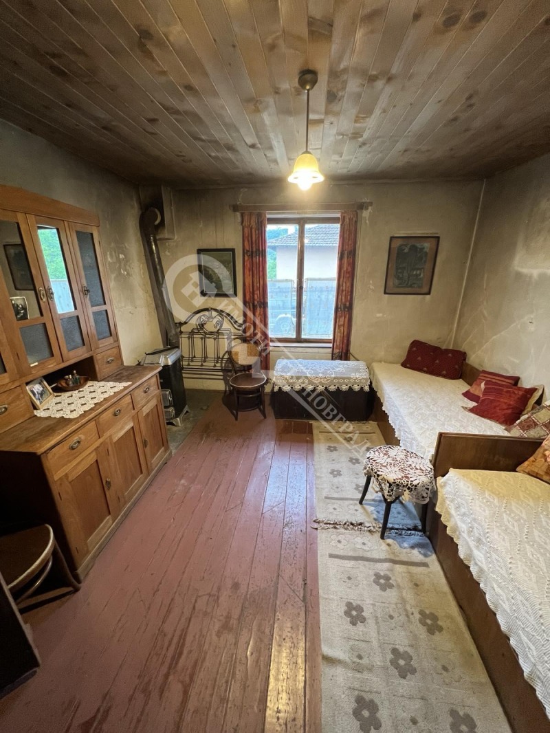 Продава КЪЩА, с. Средни колиби, област Велико Търново, снимка 5 - Къщи - 52036719