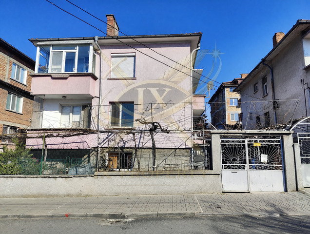 Продава КЪЩА, гр. Карнобат, област Бургас