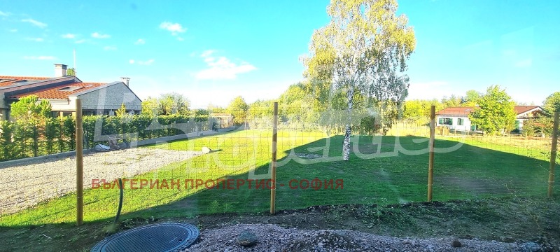 Продава КЪЩА, гр. София, с. Бистрица