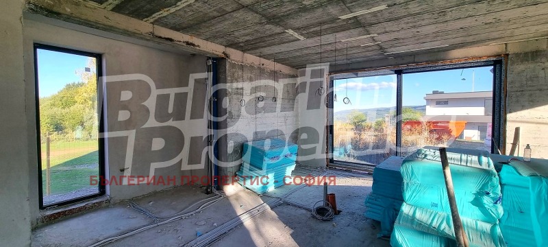 Продава КЪЩА, гр. София, с. Бистрица, снимка 2 - Къщи - 52709133