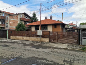 Продава къща град Бургас Долно Езерово - [1] 