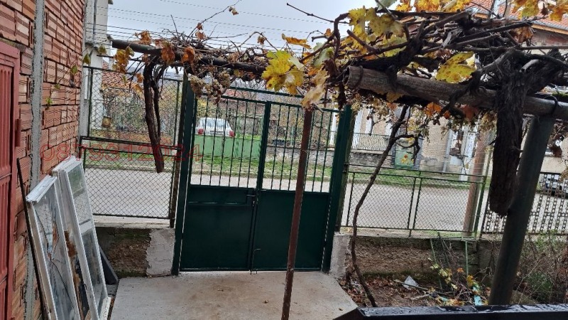 Продава ЕТАЖ ОТ КЪЩА, гр. Ловеч, Гозница, снимка 10 - Етаж от къща - 53026742