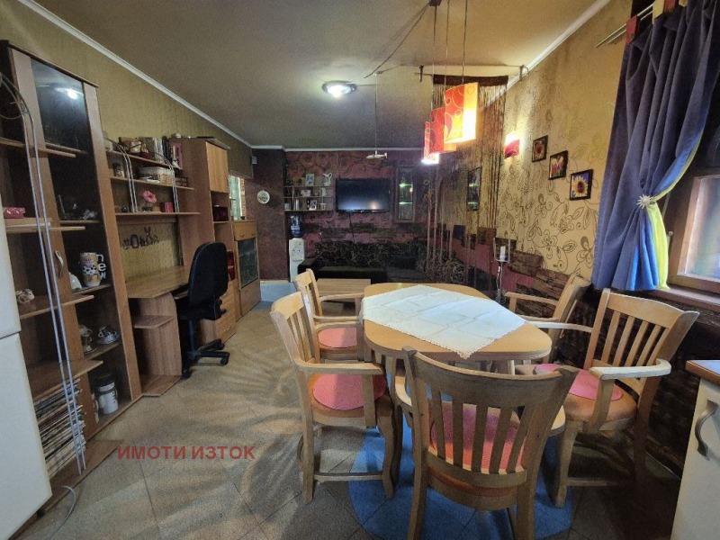 Продава 2-СТАЕН, гр. Перник, Изток