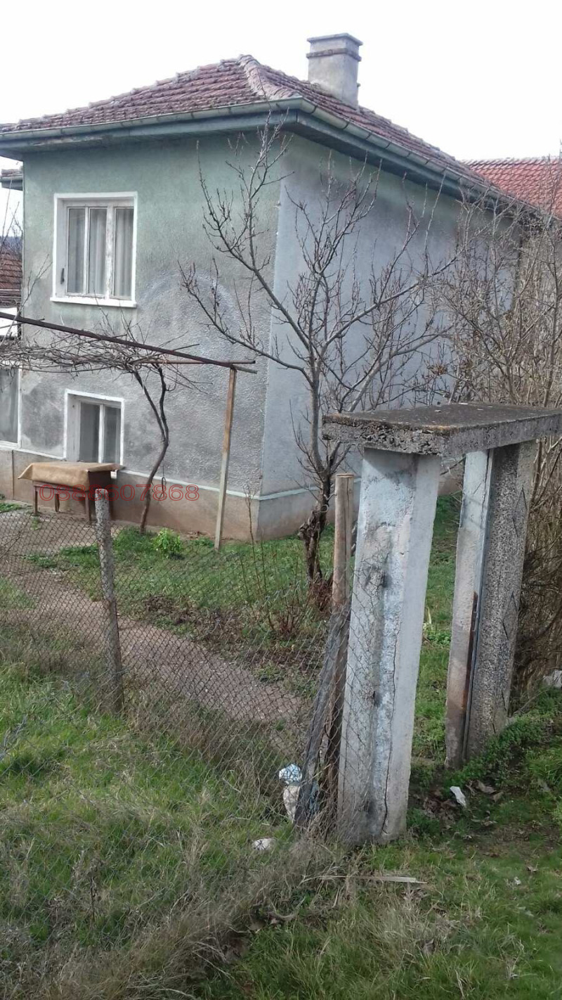 Продава КЪЩА, с. Лобош, област Перник, снимка 2 - Къщи - 52785310