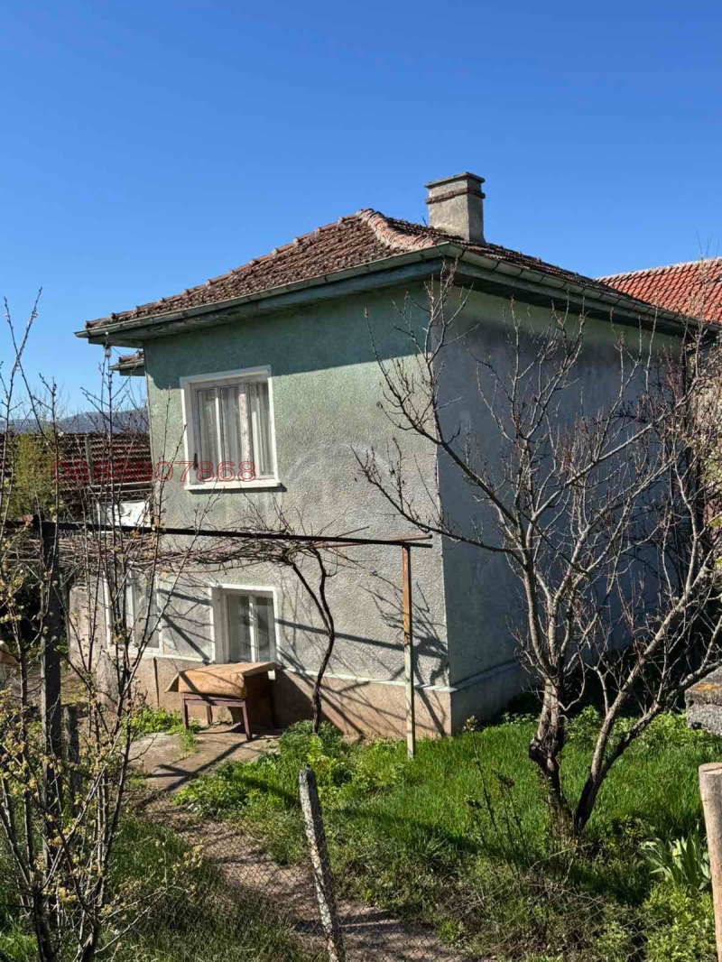 Продава КЪЩА, с. Лобош, област Перник