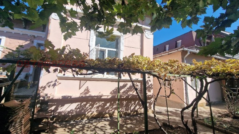 Продава КЪЩА, гр. Свищов, област Велико Търново, снимка 3 - Къщи - 52785307