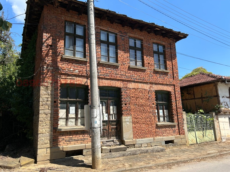 Продава КЪЩА, с. Лешница, област Ловеч, снимка 2 - Къщи - 52781787