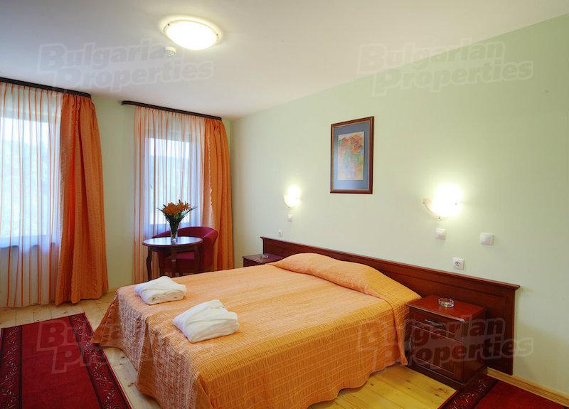 Продава  Хотел град Благоевград , Широк център , 1500 кв.м | 33679776 - изображение [2]