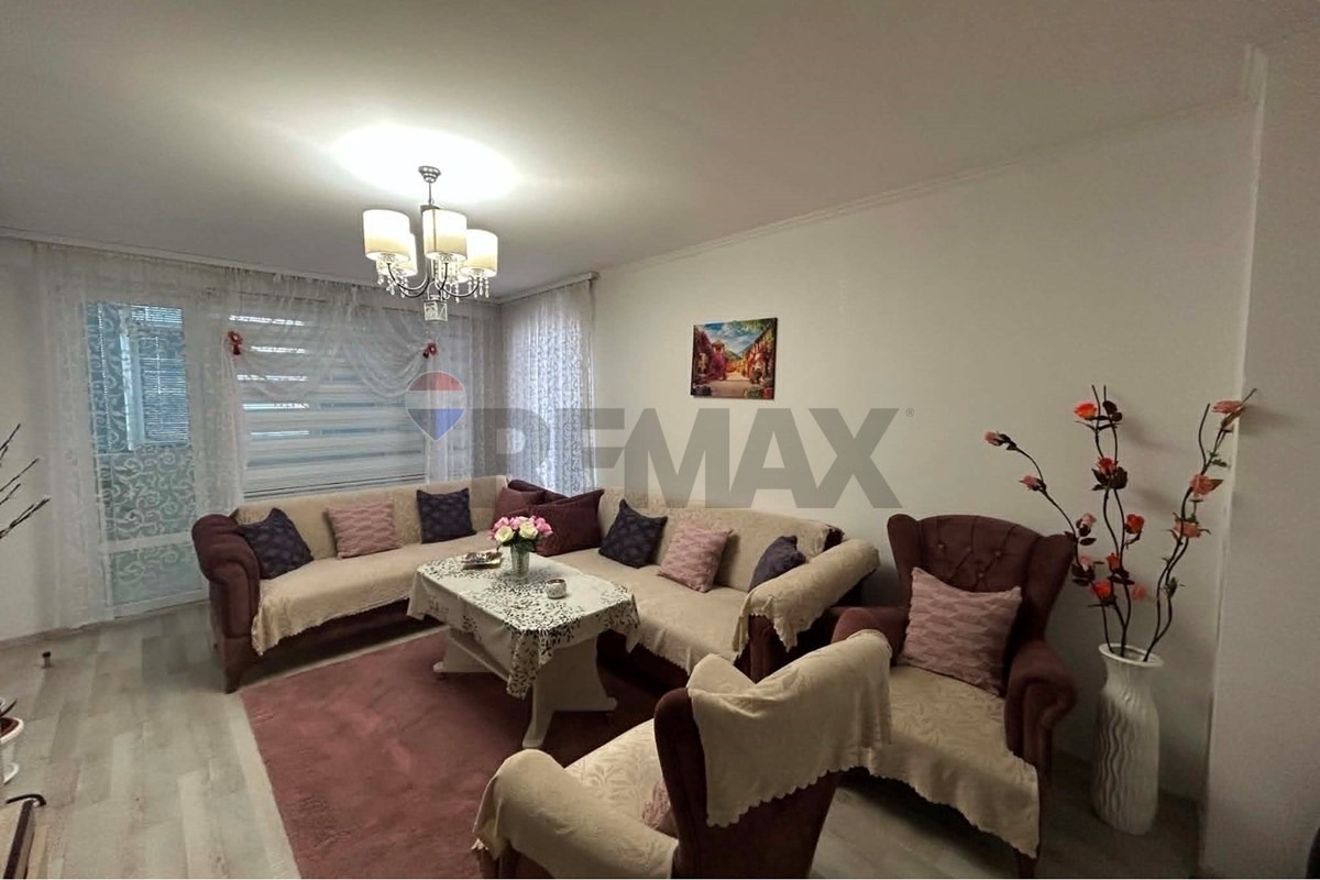 Продава 2-СТАЕН, гр. Шумен, Боян Българанов 1, снимка 2 - Апартаменти - 55936275
