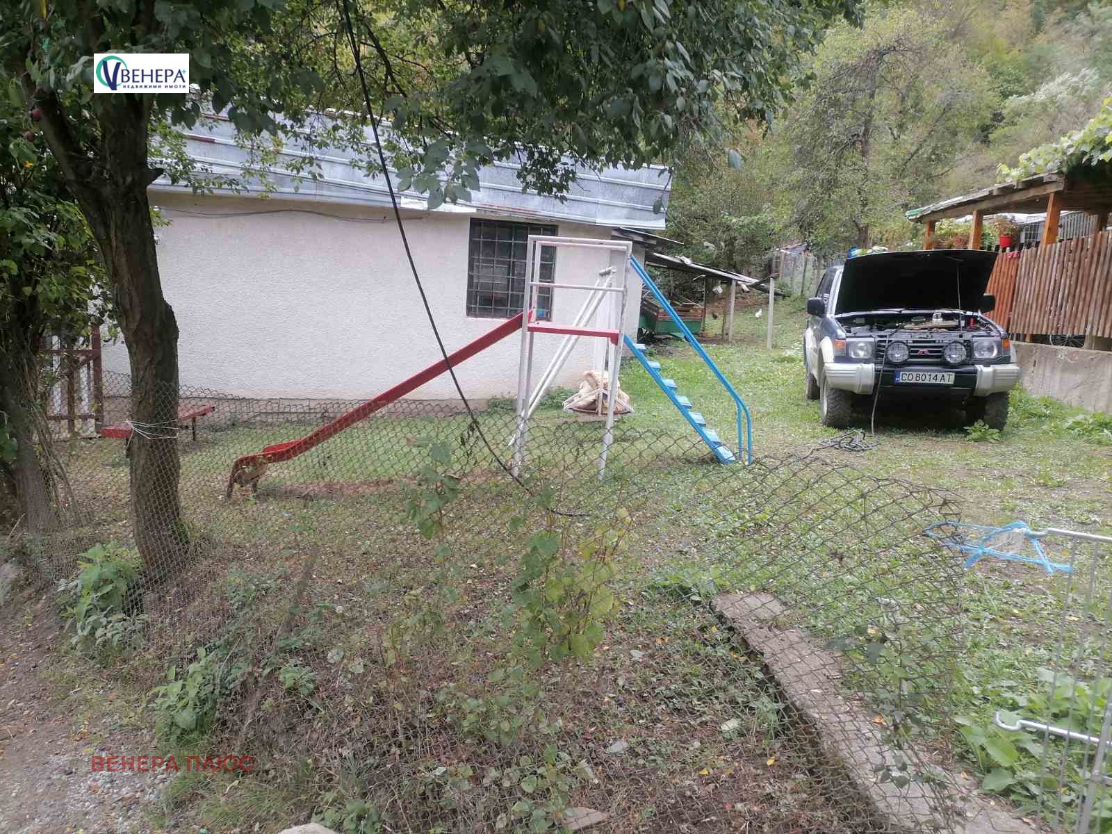 Продава КЪЩА, с. Осеновлаг, област София област, снимка 2 - Къщи - 53626137