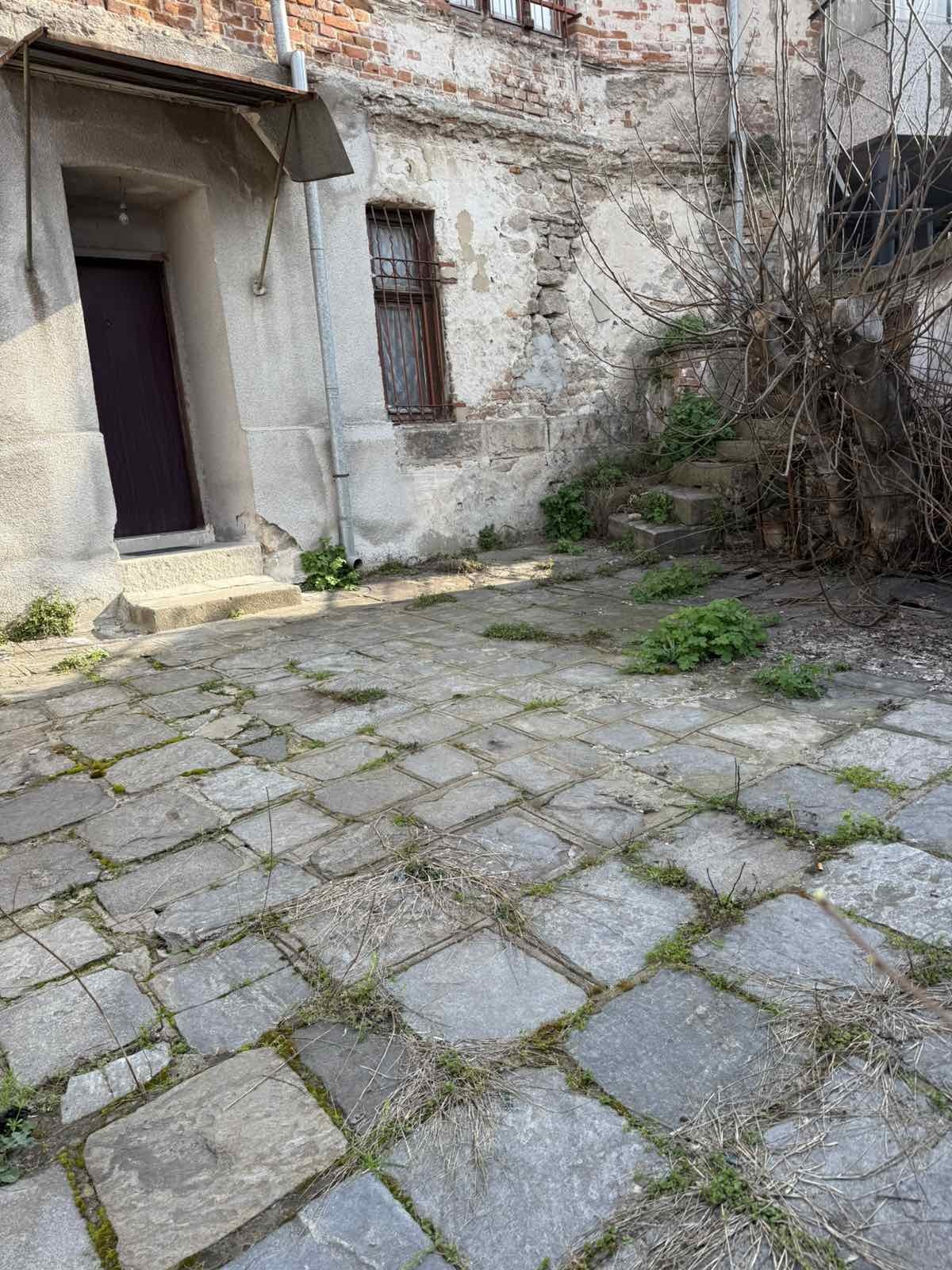 Продава ЕТАЖ ОТ КЪЩА, гр. Пловдив, Център, снимка 2 - Етаж от къща - 53875511
