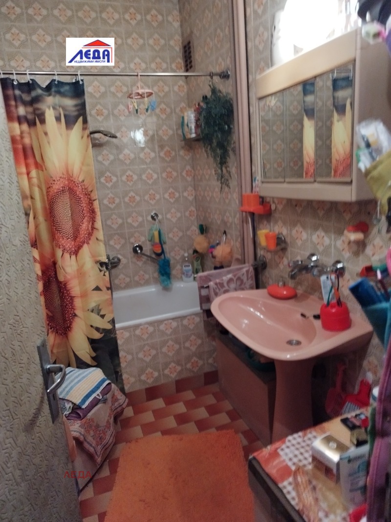 Продава 3-СТАЕН в град Плевен, Широк център - 90 кв.м / 132 000 € » 258 169.56 лв., ЛЕДА