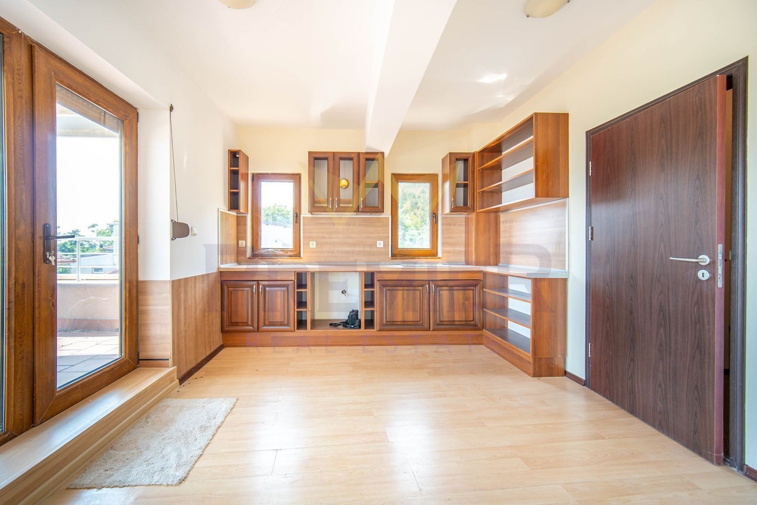 Продава 3-СТАЕН, гр. Балчик, област Добрич, снимка 2 - Апартаменти - 53085837