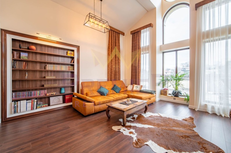 Продава  4-стаен град Варна , Бриз , 350 кв.м | 91067448 - изображение [2]