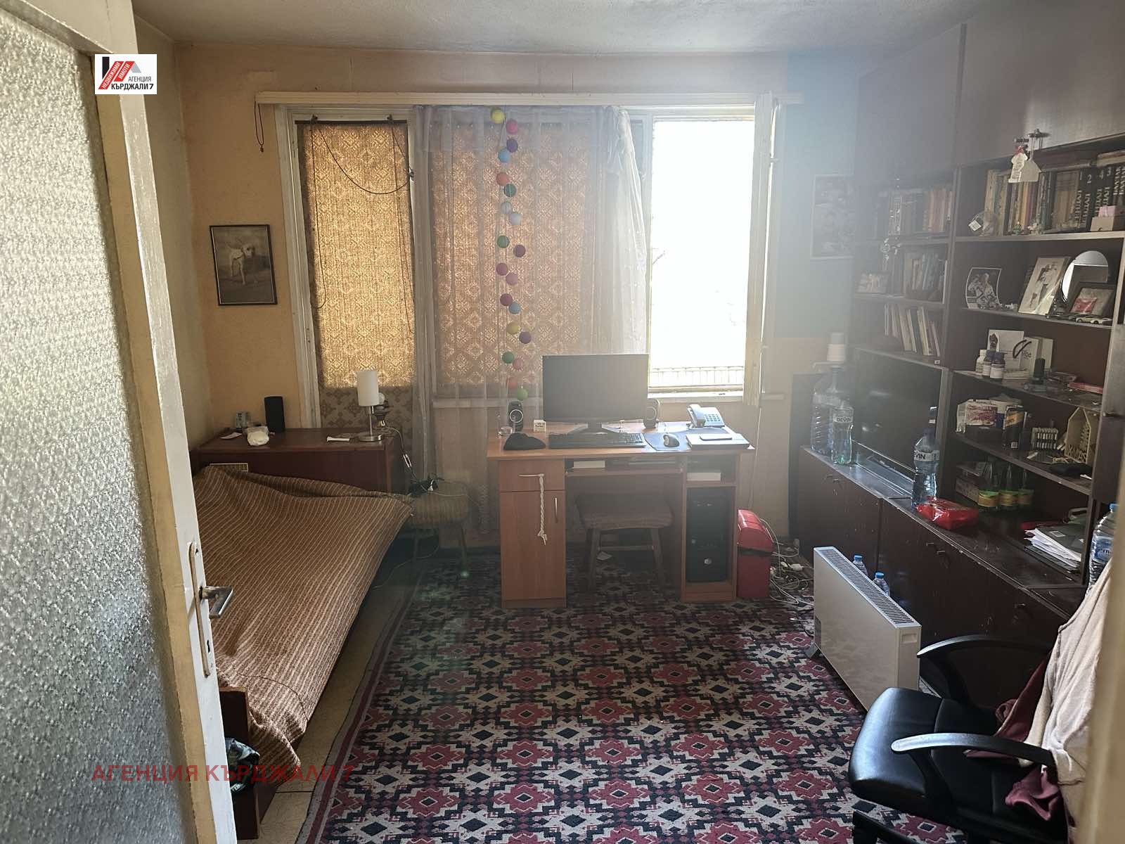 Продава 3-СТАЕН, гр. Кърджали, Център, снимка 11 - Апартаменти - 53882429