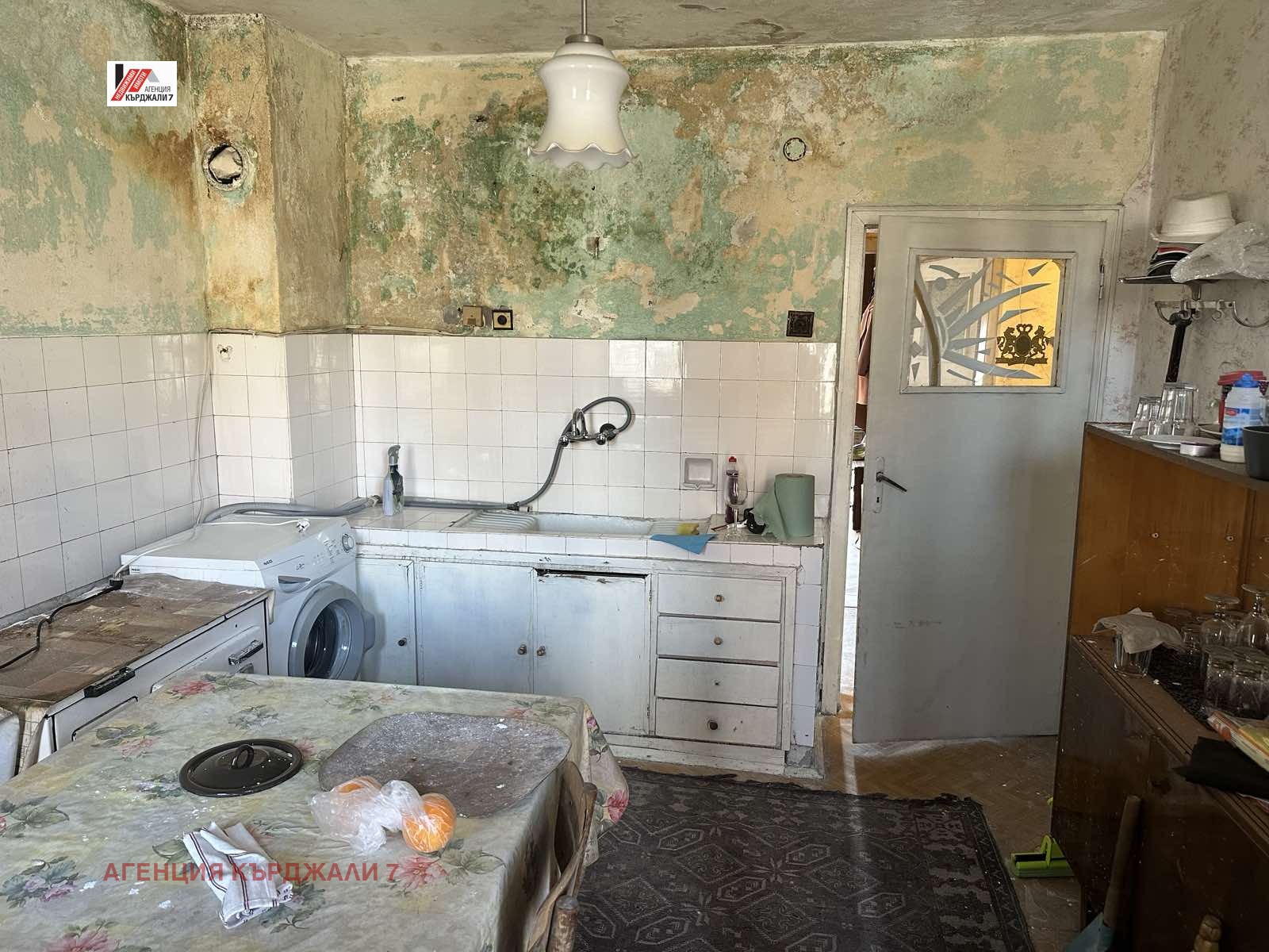 Продава 3-СТАЕН, гр. Кърджали, Център, снимка 14 - Апартаменти - 53882429