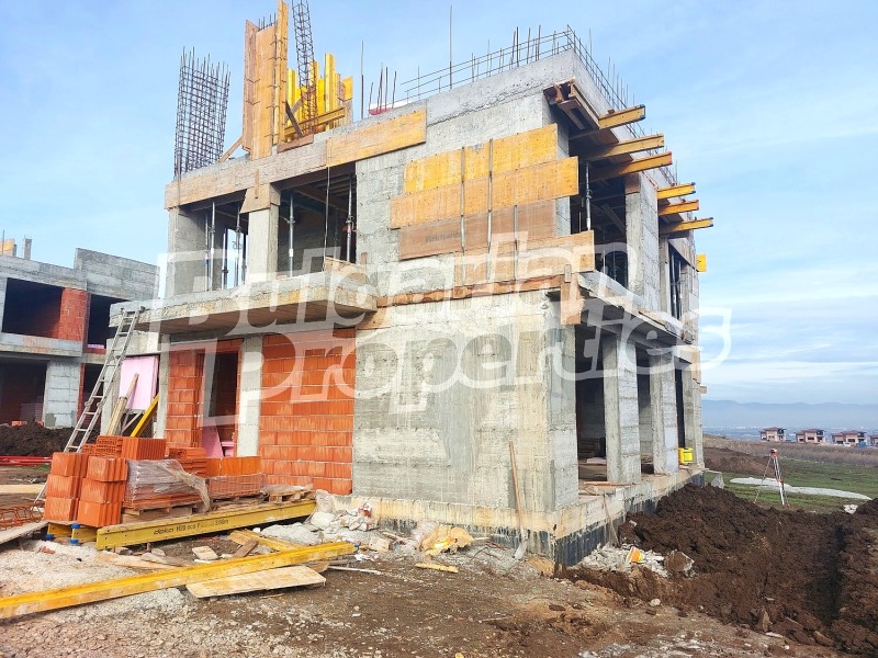 Продава КЪЩА, с. Гурмазово, област София област