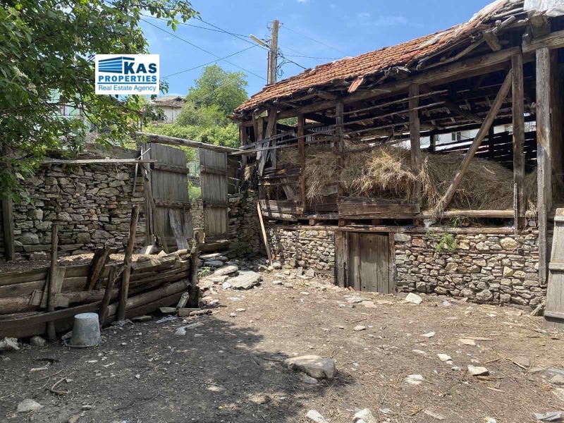 Продава КЪЩА в област Благоевград, с. Долен - 240 кв.м / 27 000 € » 52 807.41 лв., УНИВЕРСАЛ ООД