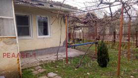 Продажба на имоти в с. Левски, област Варна - изображение 1 